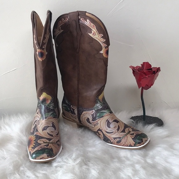 Shoes - NWOB vegan leather cute Sunflower low heel western cowboy boots Size 8